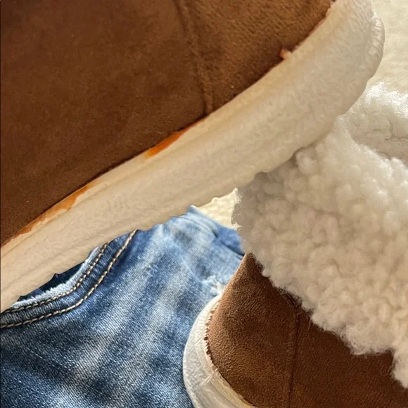 Gypsy Jazz Brown Ankle Boots with White Fur Lining - Picture 11 of 14